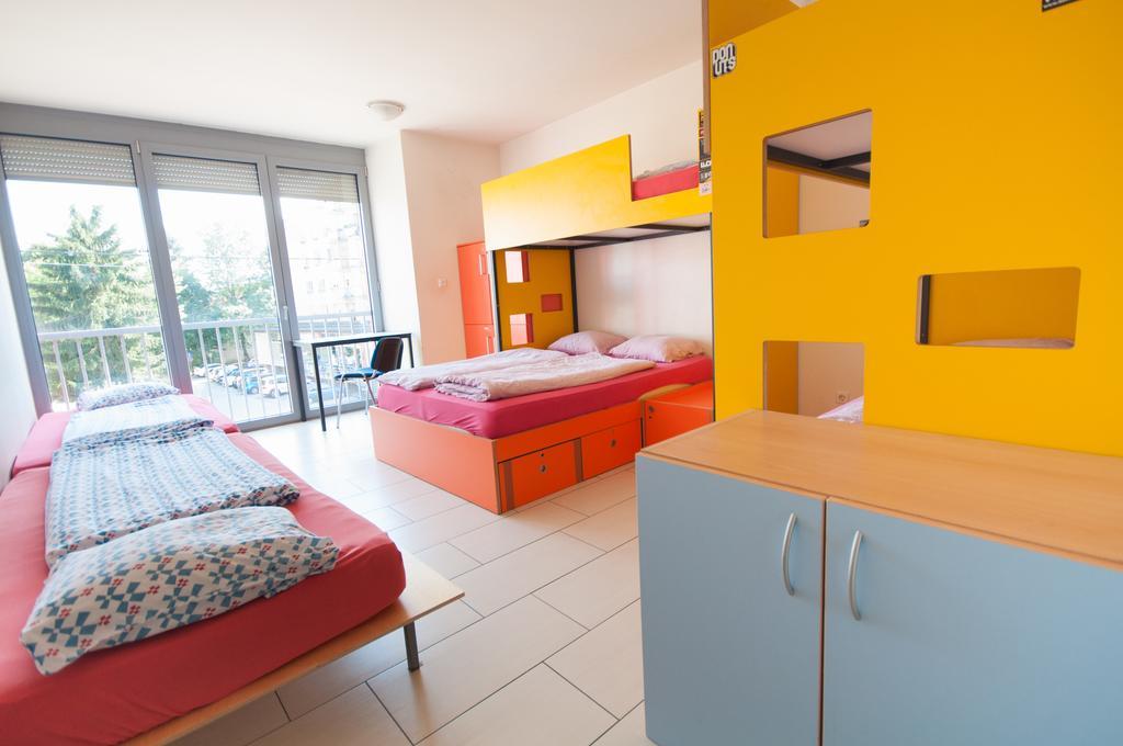 Simbol Rooms With Free Private Parking 卢布尔雅那 客房 照片