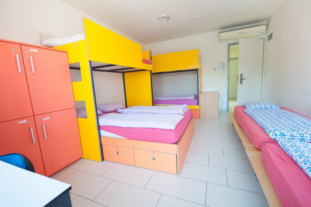 Simbol Rooms With Free Private Parking 卢布尔雅那 客房 照片