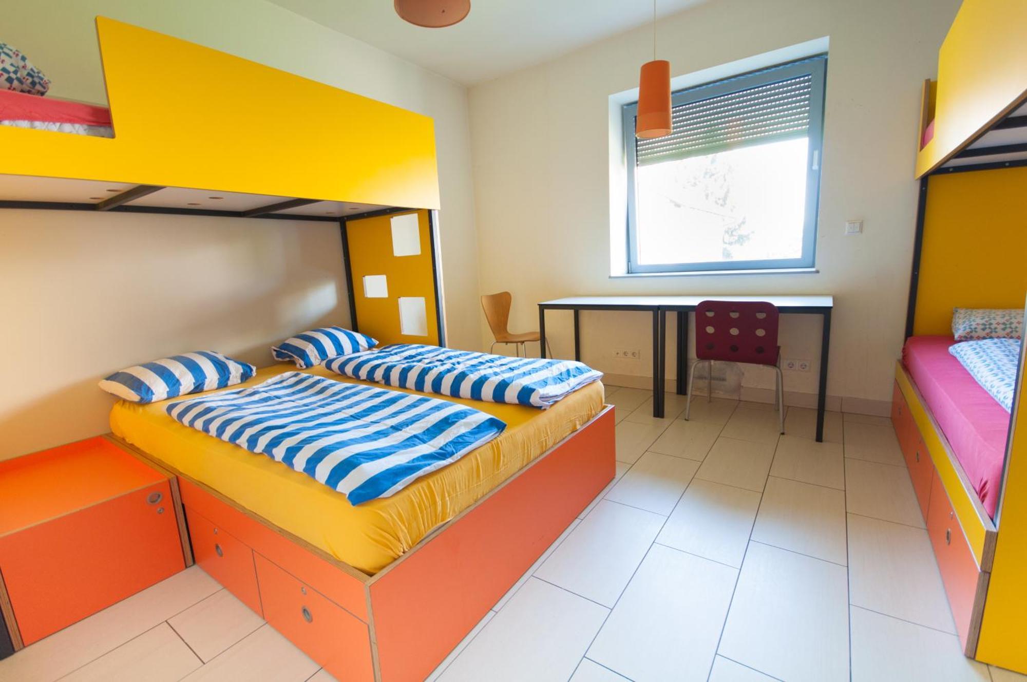 Simbol Rooms With Free Private Parking 卢布尔雅那 客房 照片