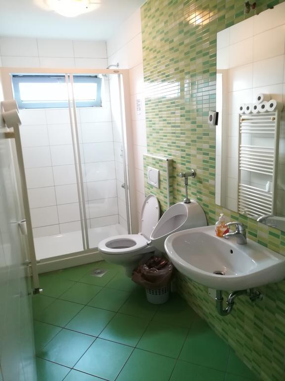 Simbol Rooms With Free Private Parking 卢布尔雅那 外观 照片