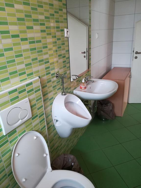 Simbol Rooms With Free Private Parking 卢布尔雅那 外观 照片